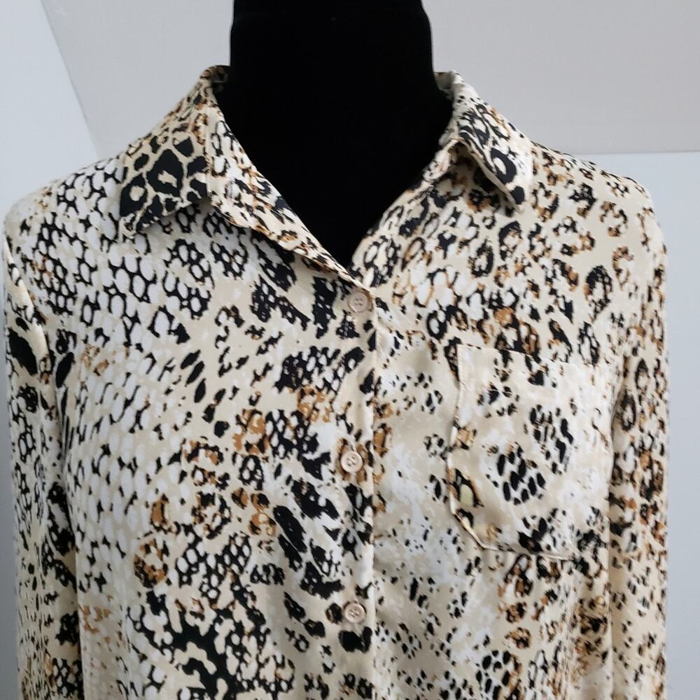 Spense Long Sleeve Button Front Collared Animal P… - image 6